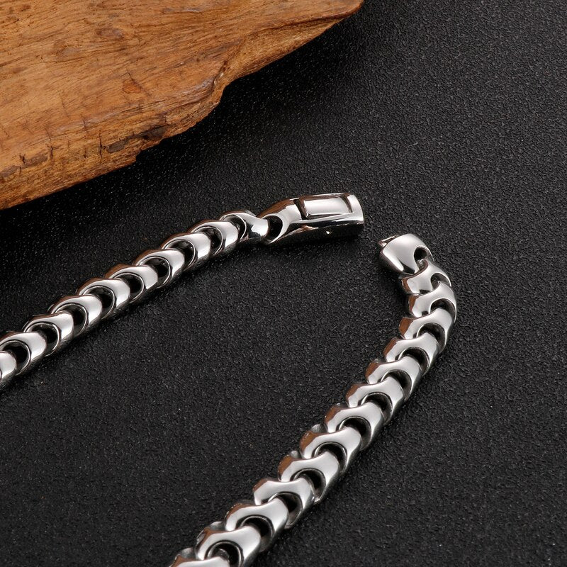 Futurist Choker Chain Necklace