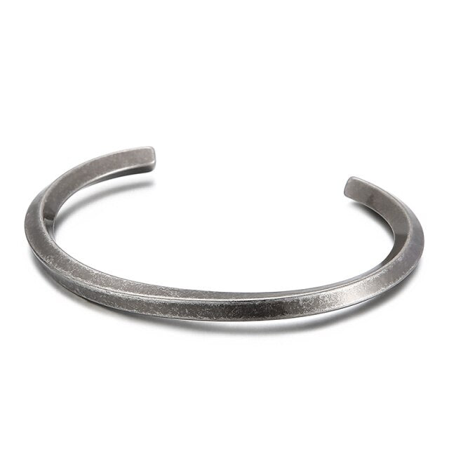 Twisted Minimal Bracelet